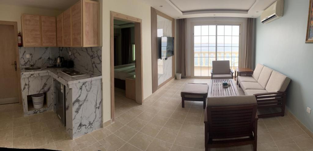 Al Ahmadi Plaza Resort Янбу Екстериор снимка