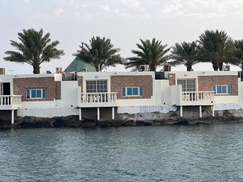 Al Ahmadi Plaza Resort Янбу Екстериор снимка