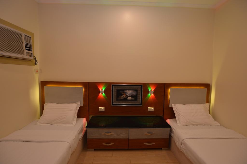 Al Ahmadi Plaza Resort Янбу Екстериор снимка
