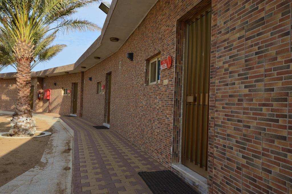 Al Ahmadi Plaza Resort Янбу Екстериор снимка
