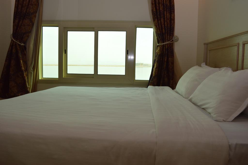 Al Ahmadi Plaza Resort Янбу Екстериор снимка