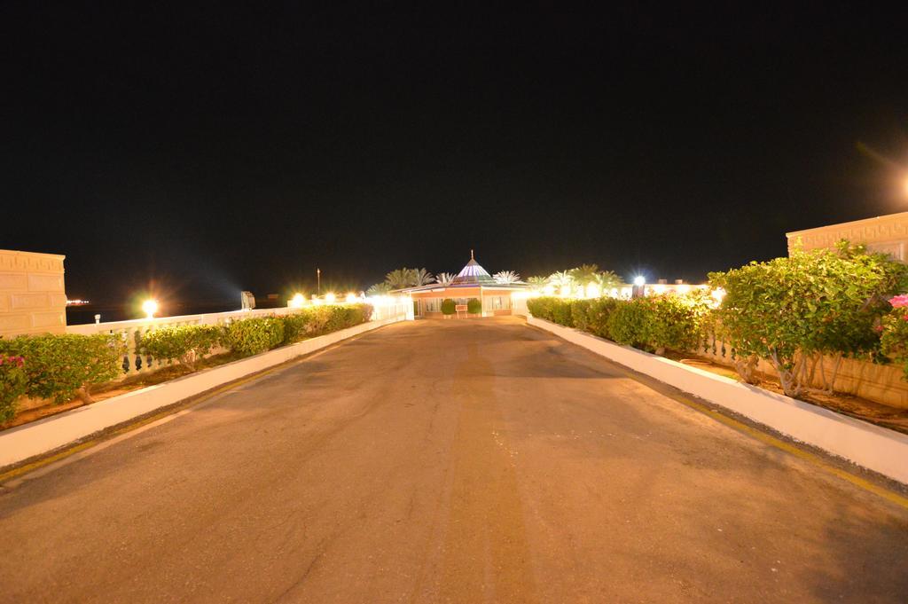 Al Ahmadi Plaza Resort Янбу Екстериор снимка