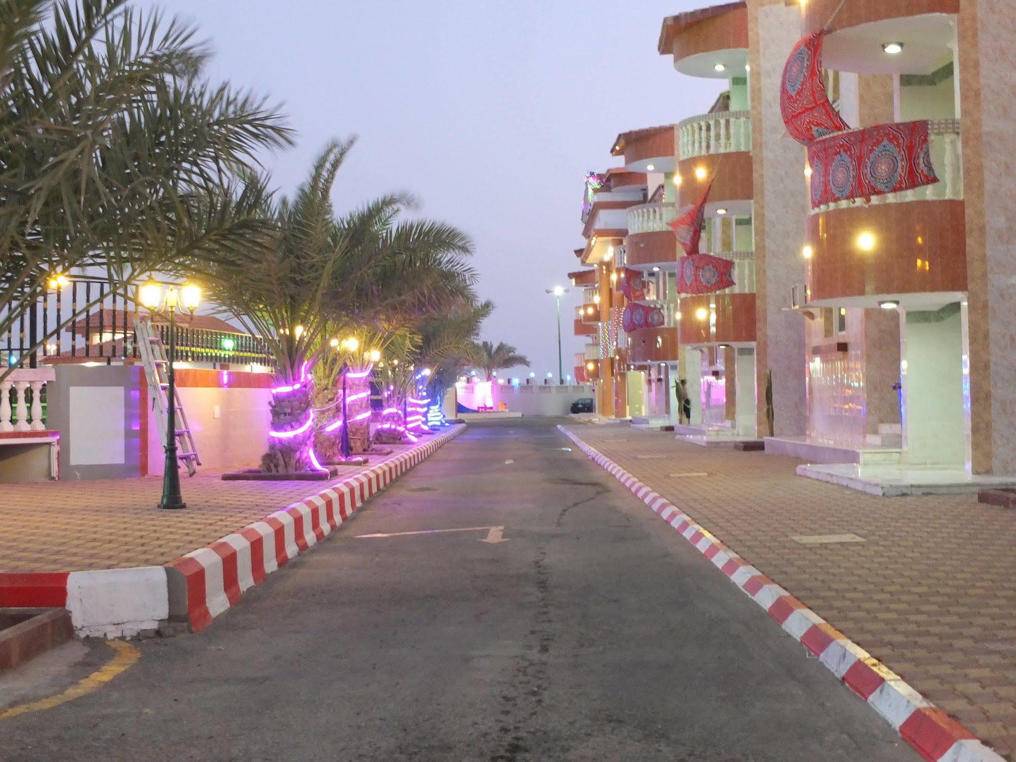 Al Ahmadi Plaza Resort Янбу Екстериор снимка
