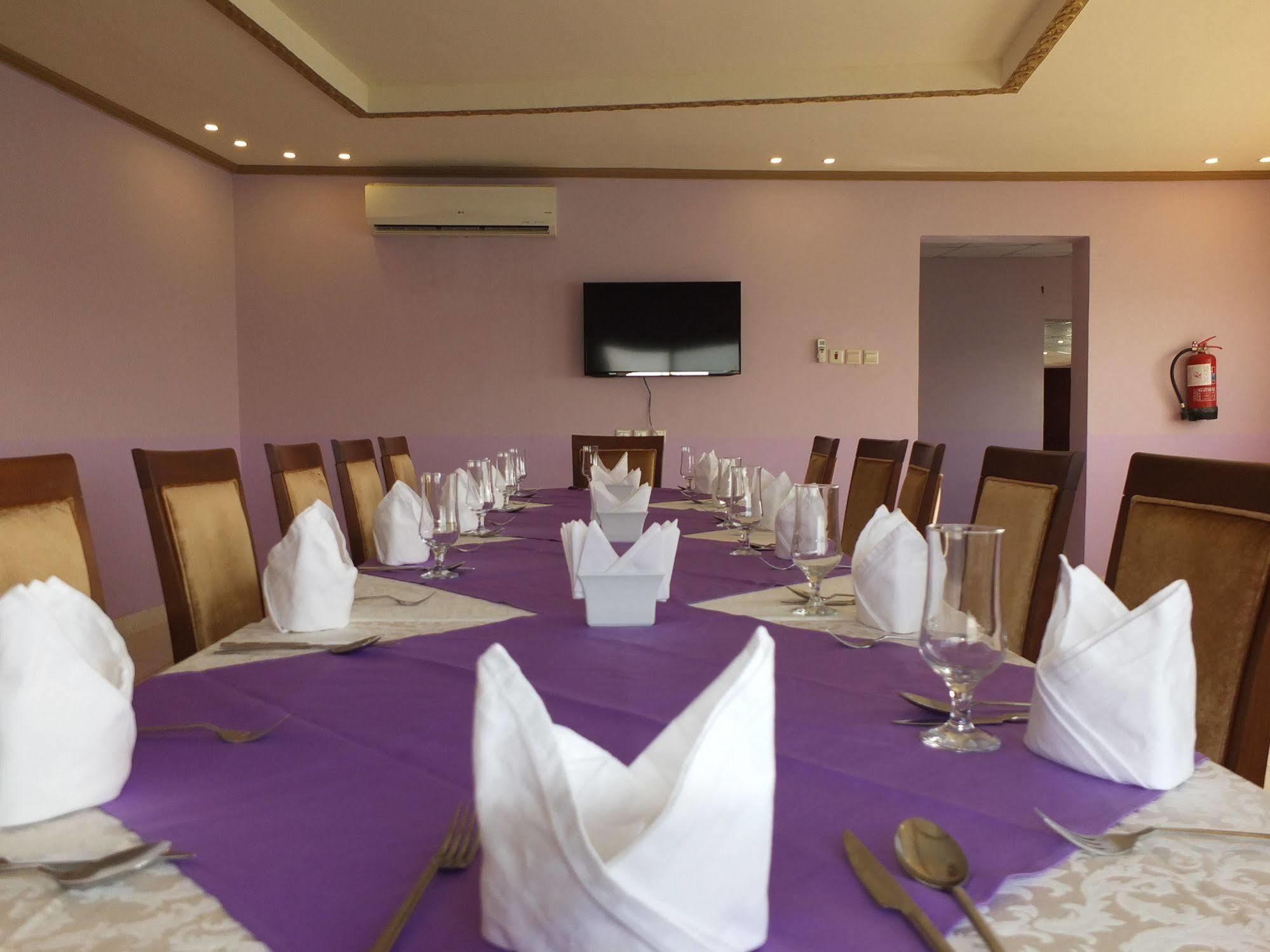 Al Ahmadi Plaza Resort Янбу Екстериор снимка