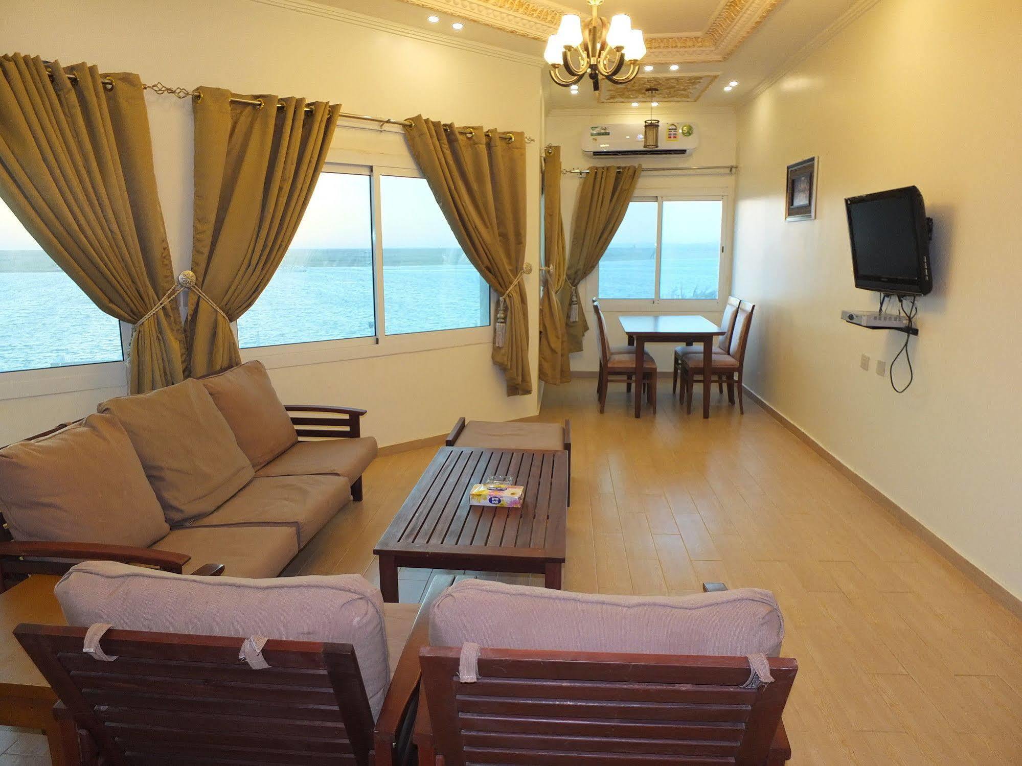 Al Ahmadi Plaza Resort Янбу Екстериор снимка