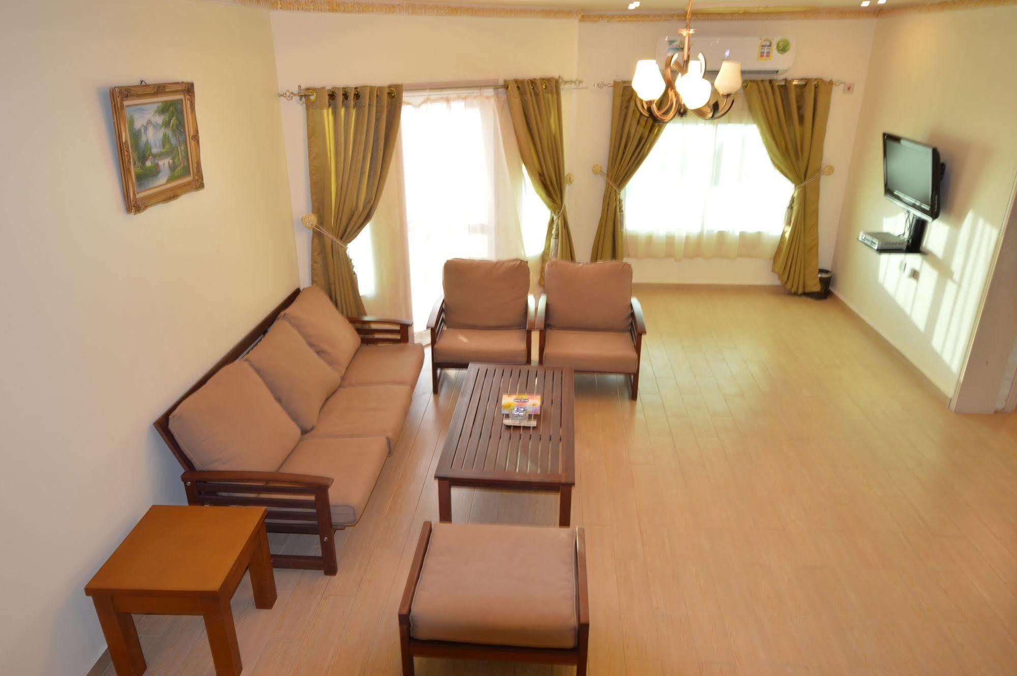Al Ahmadi Plaza Resort Янбу Екстериор снимка