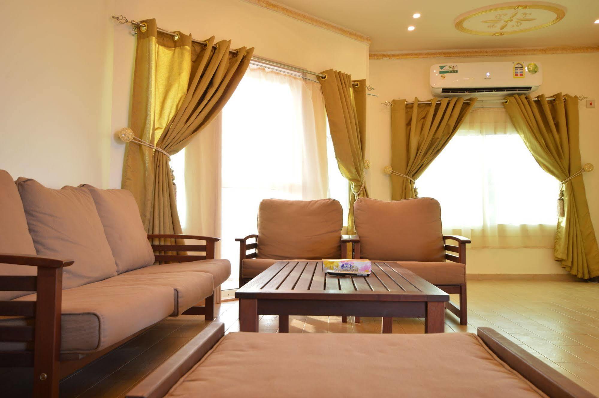 Al Ahmadi Plaza Resort Янбу Екстериор снимка