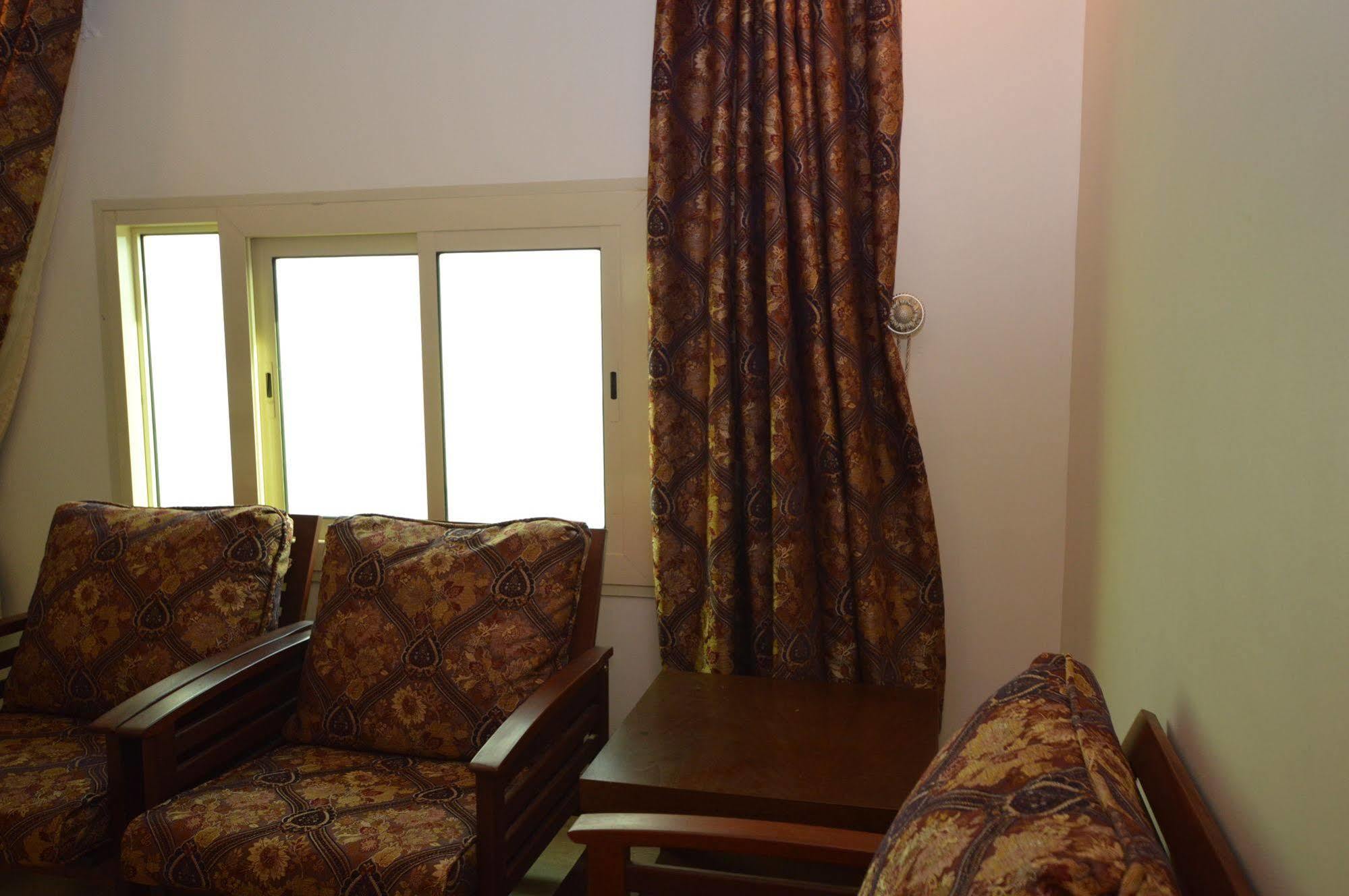 Al Ahmadi Plaza Resort Янбу Екстериор снимка