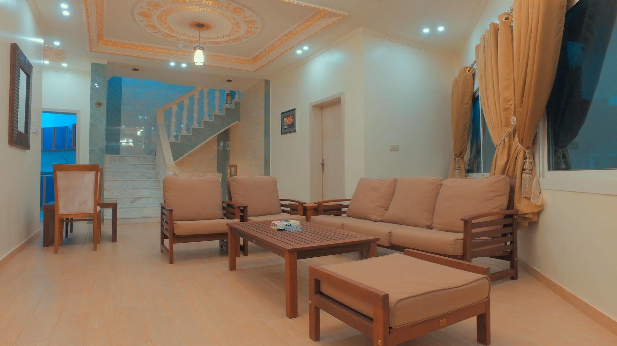 Al Ahmadi Plaza Resort Янбу Екстериор снимка