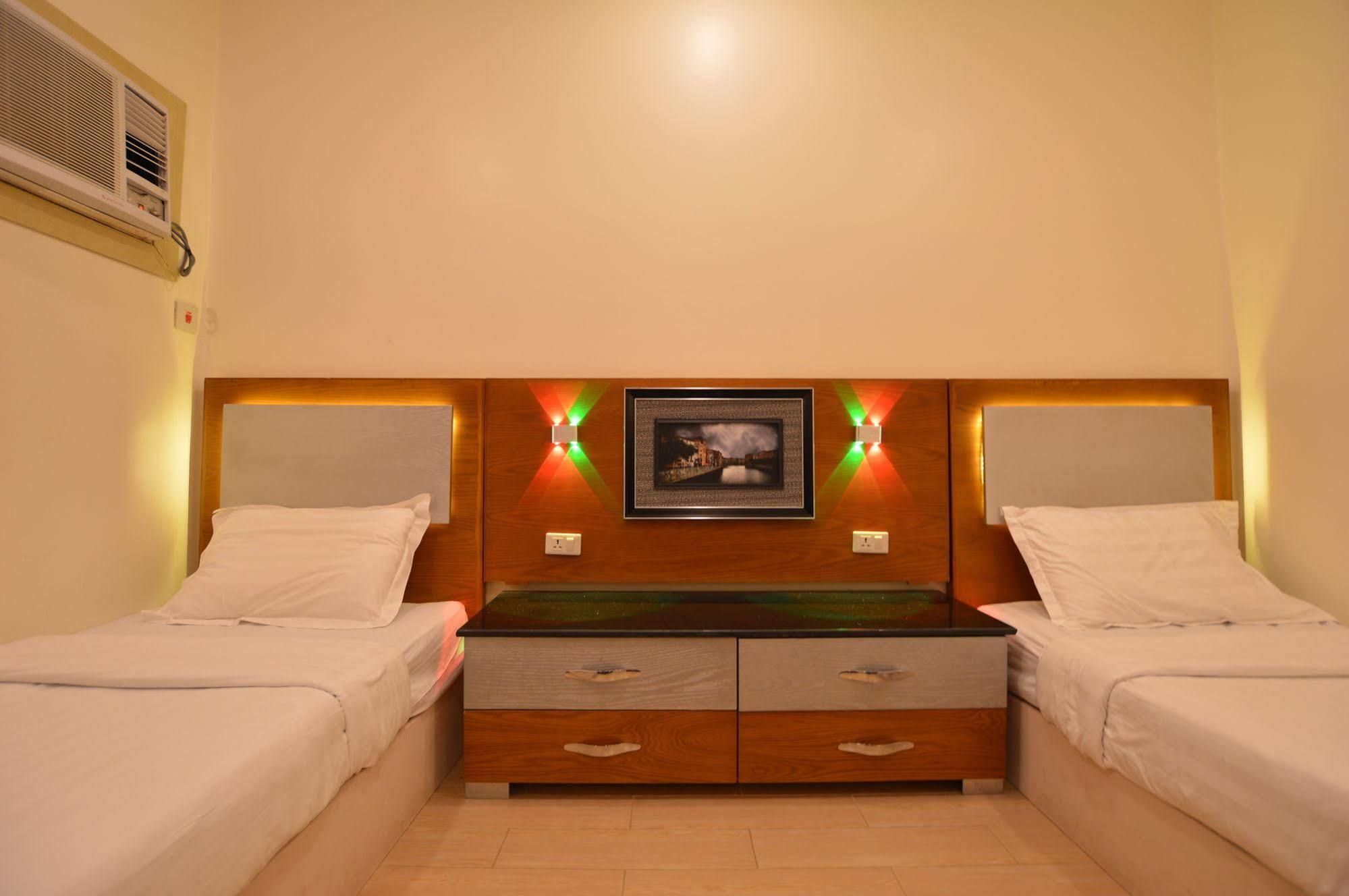 Al Ahmadi Plaza Resort Янбу Екстериор снимка